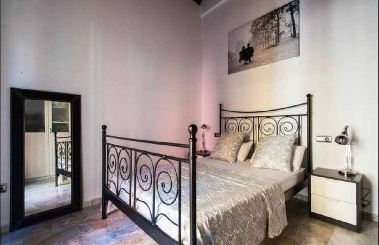 10 Min Walk To Giralda And Rooftop Севиля Екстериор снимка